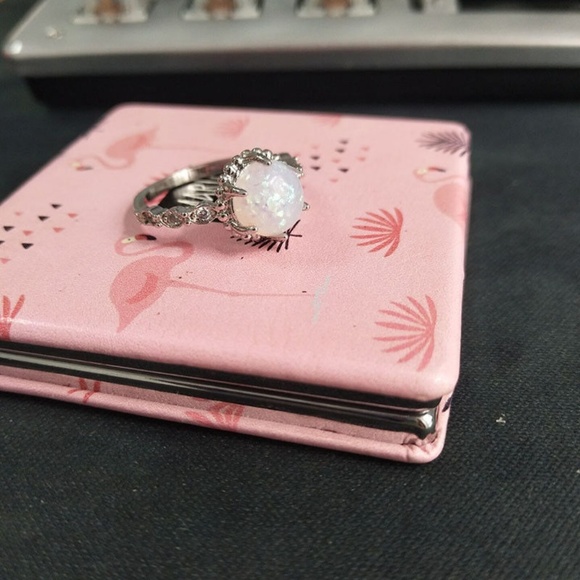 ➰Beautiful Ring - Picture 4 of 5